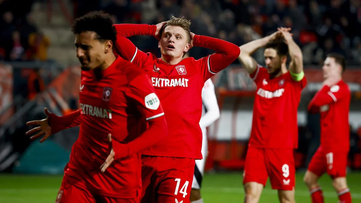 Drama di Baku: Twente Lolos ke Fase Liga Conference League Lewat Perlawanan Heroik