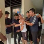 Polisi berhasil menangkap pelaku pembunuhan sadis ayah dan anak berusia dua tahun di Palu, mengungkap motif dan proses penyelidikan yang intensif