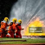 Pemadam Kebakaran menyoroti kebutuhan mendesak alat berat untuk memadamkan titik api yang terus menyala di TPA liar Waringinkurung demi mencegah pencemaran lingkungan