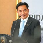 Menko Yusril Mengimbau Publik untuk Tetap Tenang dan Tidak Terprovokasi Setelah Terjadi Kericuhan Pasca Aksi pada 27 Agustus, Serta Menekankan Pentingnya Kepatuhan pada Protokol Keamanan