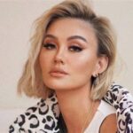 Agnez Mo memuji transformasi bandara Indonesia, menyatakan bahwa fasilitas baru kini setara dengan standar bandara di kota‑kota besar dunia