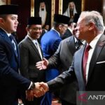 Seskab mengungkap Prabowo minta Babinsa aktif mengedukasi warga tentang bahaya bakar hutan demi mencegah kebakaran luas