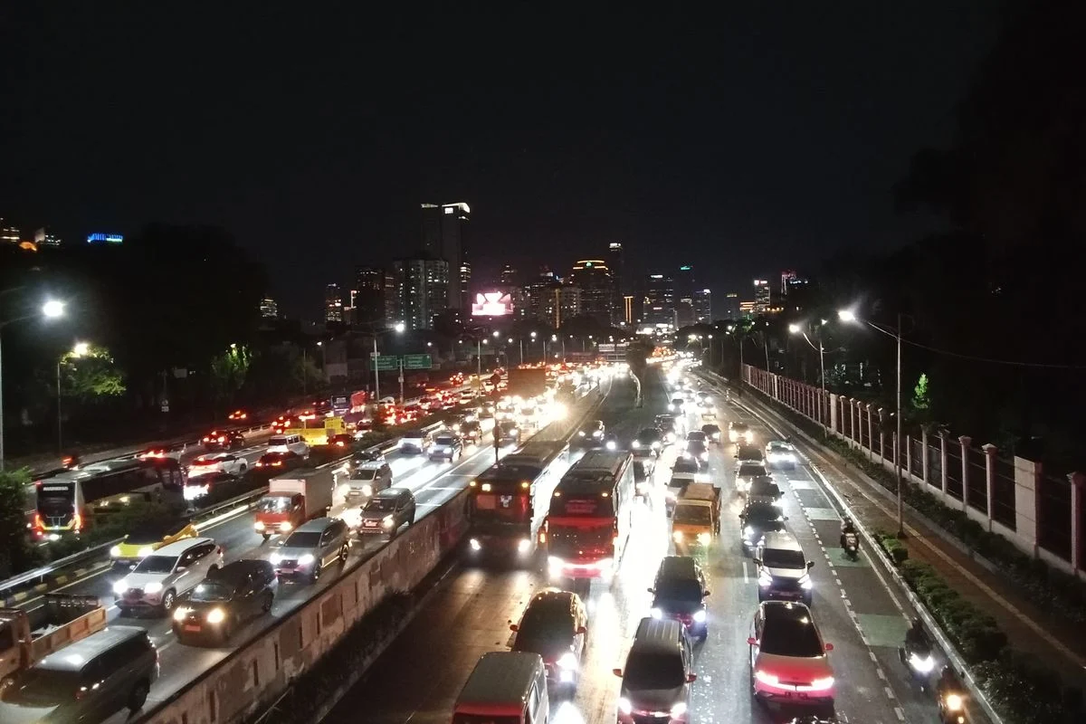 Efek Domino Krisis Energi dan Logistik: Mengapa Kemacetan di Berbagai Daerah Semakin Parah?