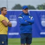 Igor Tolic menyatakan semangat tinggi menjelang laga panas di kandang Persija, namun menegaskan prioritas utama tetap mengatasi PSM terlebih dahulu demi hasil maksimal