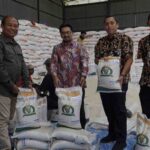 Bapanas dan Bulog melakukan sidak bersama ke Subang, memastikan distribusi BPB tepat sasaran dan transparan bagi para penerima bantuan
