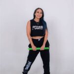 Instruktur fitnes Riana Ree menapaki panggung musik, mengumumkan debut album dan tur pertama setelah beralih karier