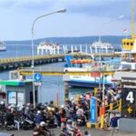 Antrean panjang di Pelabuhan Ketapang memuncak akibat lonjakan kendaraan logistik, menguji kapasitas terminal