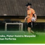 Pieter Huistra soroti kegagalan PSS melawan Bali United di BRI Super League, menyoroti penalti dan kesalahan individu