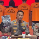 Polisi mengidentifikasi total 49 tersangka yang terlibat dalam kerusuhan dan unjuk rasa di sekitar gedung DPR, menambah daftar kasus
