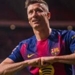 Robert Lewandowski menambah momen romantis dengan memberikan ratusan buket bunga sebagai kejutan istimewa pada perayaan ulang tahun istrinya
