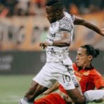 Fix! Persija terpaksa melaju ke Bali untuk menjamu Java United, dengan ancaman pengurangan satu poin bila tim tamu melakukan empat kali pelanggaran