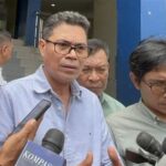 Jaksa KPK menanyai Faizal Assegaf terkait penggunaan alat podcast oleh terdakwa dalam kasus Bea Cukai, menguji bukti digital dan motif kriminal