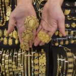Perbandingan harga emas perhiasan antara Raja Emas dan Laku Emas per 18 September 2026 mengungkap selisih signifikan, menjadi acuan penting bagi investor dan pembeli