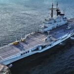 Kapal Induk Giuseppe Garibaldi resmi tiba di pelabuhan Jakarta, menandai langkah strategis bagi pertahanan laut Indonesia