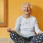 Guru yoga berusia 103 tahun bagikan 5 resep rahasia panjang umur yang dapat Anda praktikkan sejak sekarang
