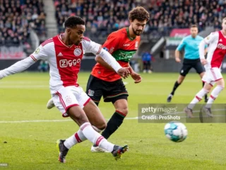 Ajax Terganjal NEC Nijmegen di Eredivisie: Persaingan Sengit Maarten Paes di Bawah Mistar Gawang