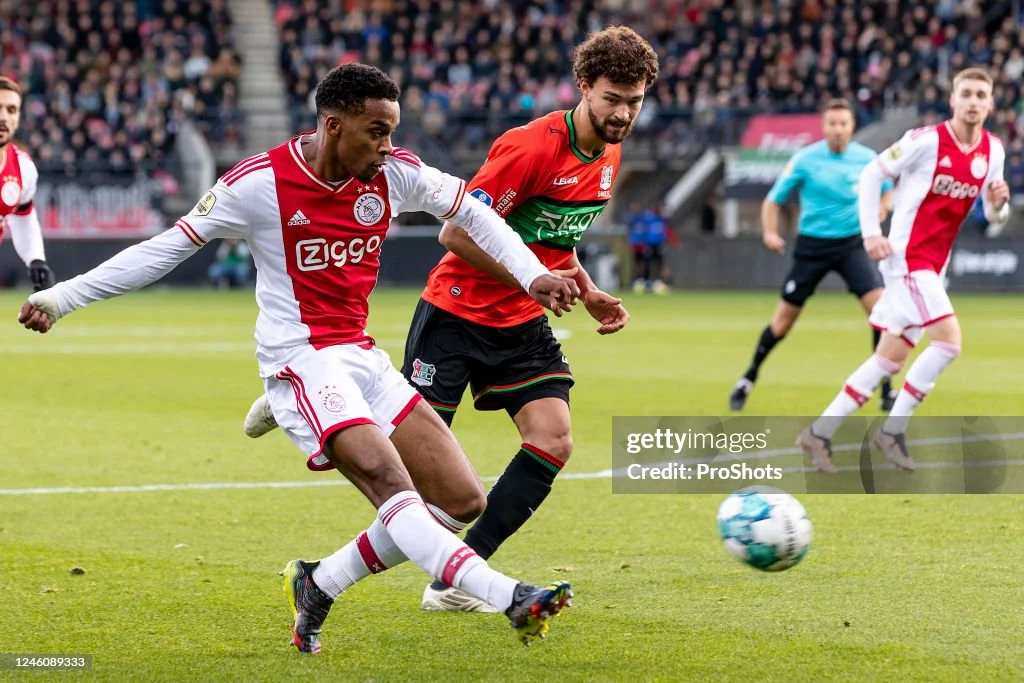 Ajax Terganjal NEC Nijmegen di Eredivisie: Persaingan Sengit Maarten Paes di Bawah Mistar Gawang