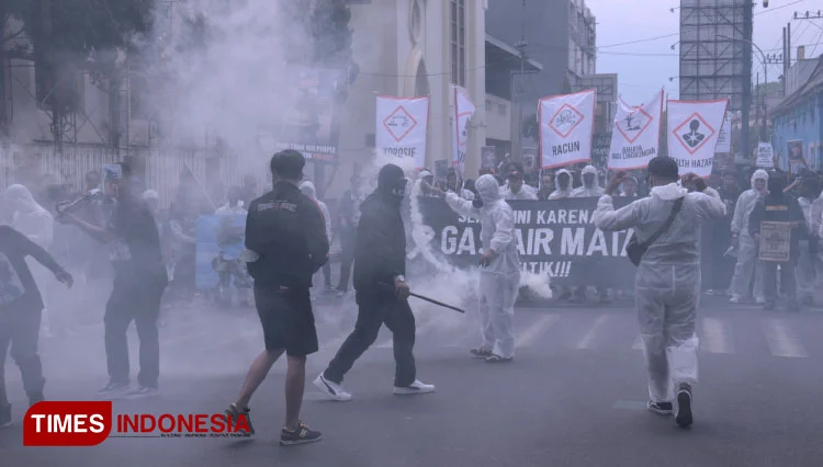 Aksi Kepolisian di Berbagai Daerah: Dari Simulasi Gas Air Mata yang Mengganggu Sekolah Hingga Penggerebekan Narkoba Skala Besar
