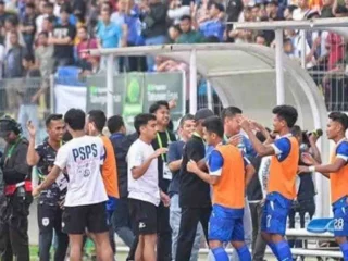 Antara Prestasi dan Kontroversi: PSPS Pekanbaru Puncaki Klasemen Namun Terjerat Sanksi Denda PSSI