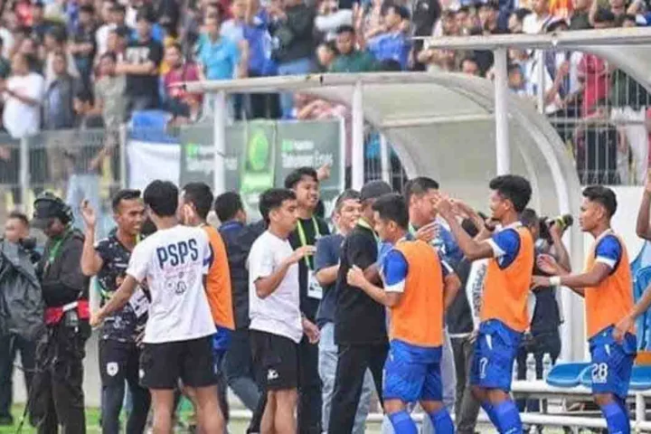 Antara Prestasi dan Kontroversi: PSPS Pekanbaru Puncaki Klasemen Namun Terjerat Sanksi Denda PSSI