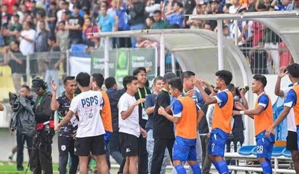 Antara Prestasi dan Kontroversi: PSPS Pekanbaru Puncaki Klasemen Namun Terjerat Sanksi Denda PSSI