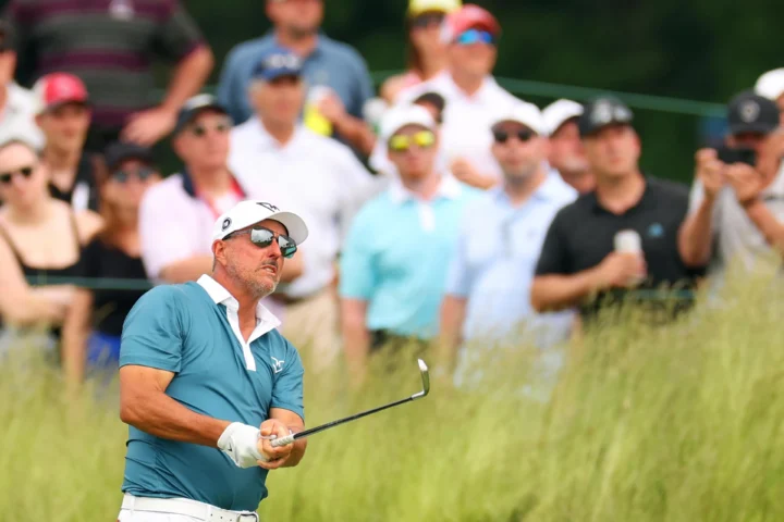 Antara Rehabilitasi dan Harapan Baru: Akankah Phil Mickelson Kembali ke PGA Tour?