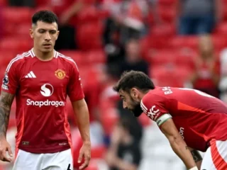 Badai di Old Trafford: Lisandro Martínez Minta Maaf Usai Kritik Keras Manajemen Manchester United