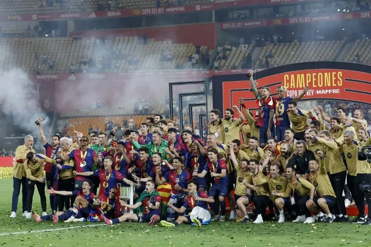 Barcelona Mengamuk di La Cartuja: Rekor Sembilan Kemenangan Beruntun dan Drama Kartu Merah