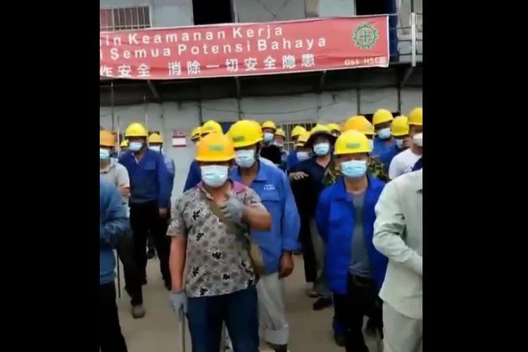 Bentrok Berdarah di Morowali: 75 TKA Dievakuasi ke Polda Sulteng Usai Aksi Massa Bakar Ekskavator