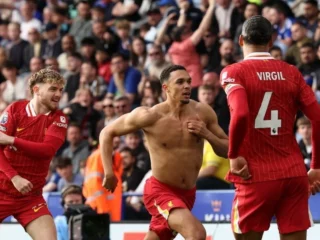 Bertahan di Tengah Badai, Trent Alexander-Arnold Tolak Tawaran Kembali ke Liverpool