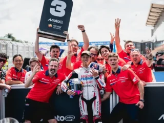 Cetak Sejarah Baru! Veda Ega Pratama Mengguncang Mandalika dan Pecahkan Rekor Honda Team Asia