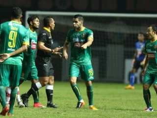 Derby Andalas Berdarah: PSPS Pekanbaru Bungkam Semen Padang, Nil Maizar Resmi Didepak!