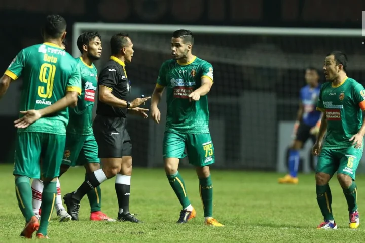 Derby Andalas Berdarah: PSPS Pekanbaru Bungkam Semen Padang, Nil Maizar Resmi Didepak!