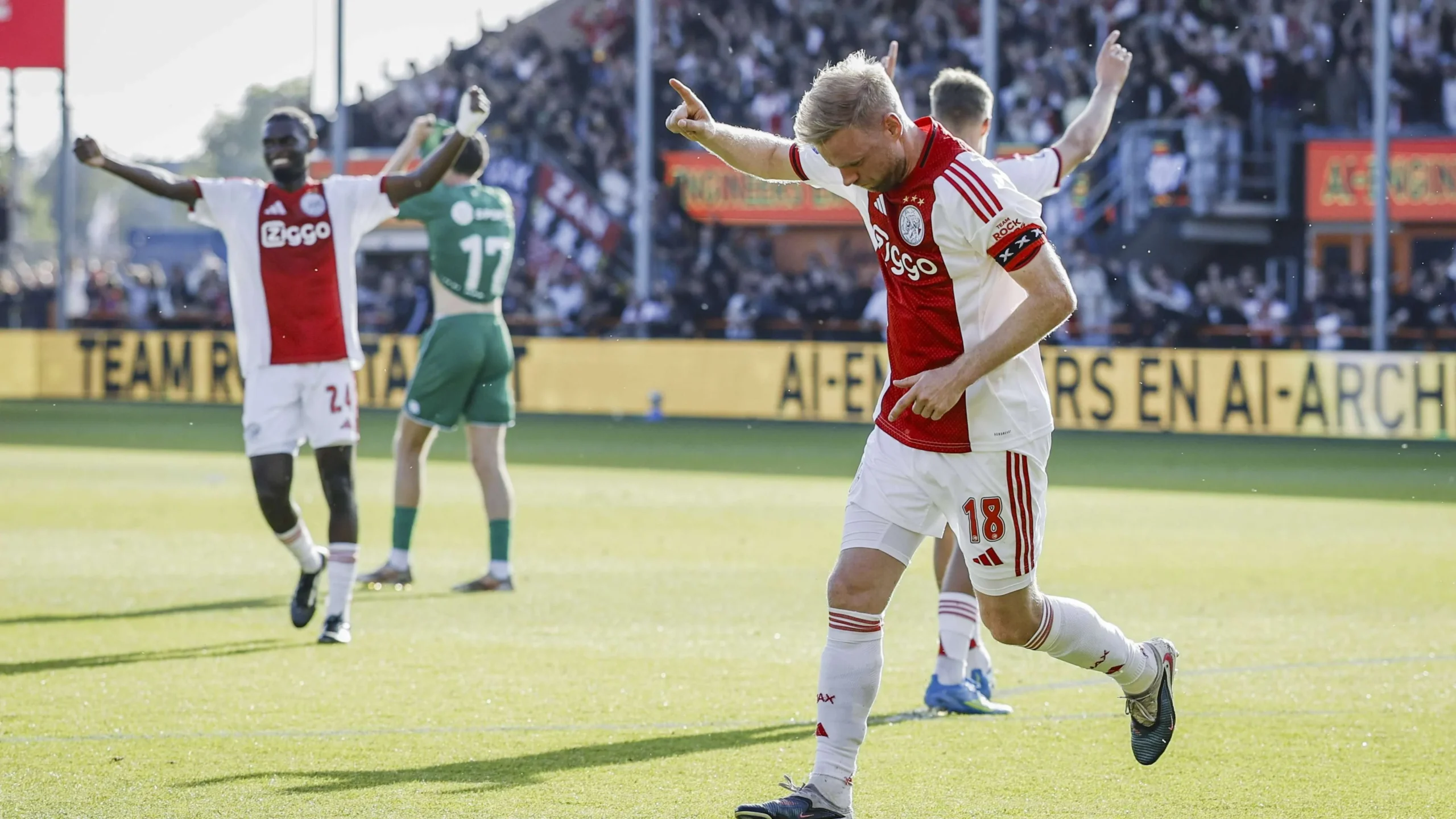 Dinamika Ajax: Dari Kemenangan Manis di Groningen hingga Sorotan Transfer dan Kontroversi Suporter