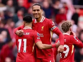 Dinamika Liverpool: Antara Warisan Era Benitez, Rekor Van Dijk, dan Perebutan Bintang Transfer