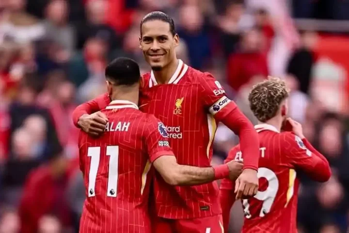 Dinamika Liverpool: Antara Warisan Era Benitez, Rekor Van Dijk, dan Perebutan Bintang Transfer