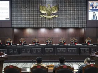 Dinamika Peran Legislatif: Dari Refleksi Pembangunan Jawa Timur hingga Gugatan Masa Jabatan di Mahkamah Konstitusi