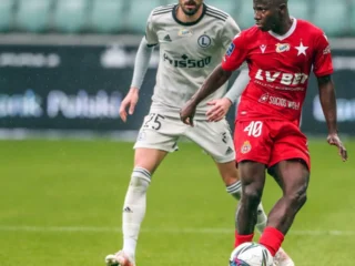 Dominasi Tanpa Terkalahkan: Legia Warszawa Bungkam Wisła Kraków di Tengah Kontroversi Panas