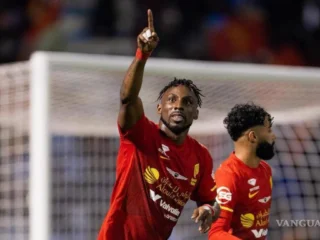 Dominasi Total! Al-Qadisiyah Bantai Al-Kholood 5-0, Julián Quiñones Tampil Magis dengan Gol Panenka