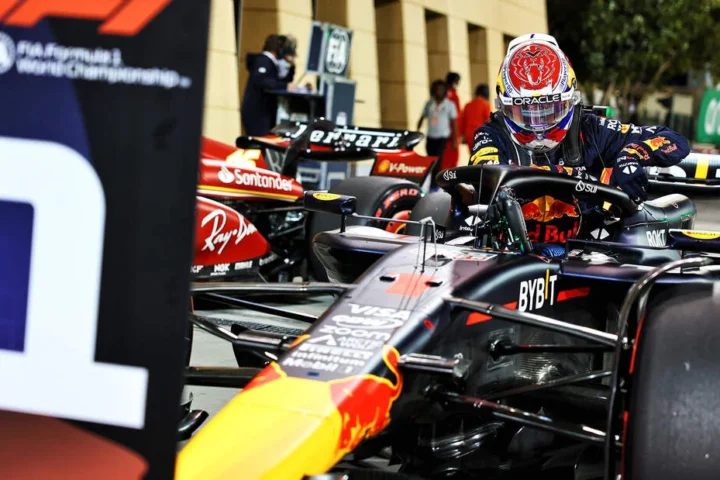 Drama Bug Software dan Hujan Deras: Max Verstappen Menang di GP Bahrain yang Berlangsung Chaos di Malaysia