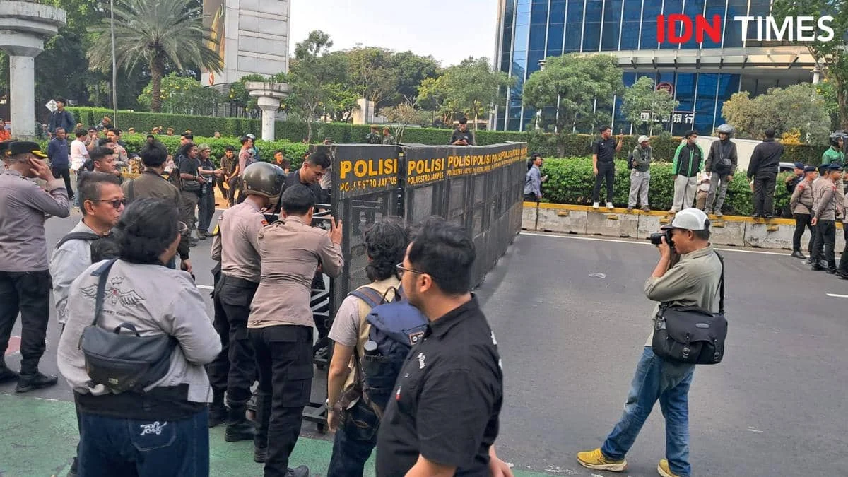 Drama Bundaran HI: Taktik 'Kuda Troya' Mahasiswa hingga Uji Integritas di Balik Barikade Ketat