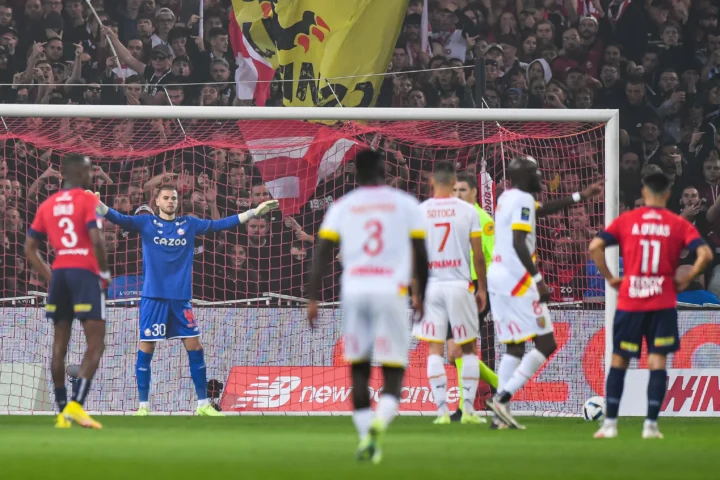 Drama Derby du Nord: Gol Telat Giroud Bawa Lille Bungkam Lens dan Meroket ke Papan Atas