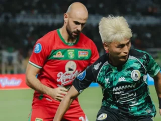 Drama di GBT: Brace Miguel Pinto Selamatkan Persebaya dari Kekalahan Dramatis Lawan PSS Sleman