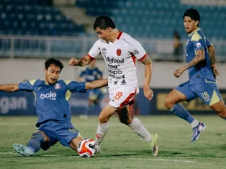 Drama Dua Kartu Merah di Kanjuruhan: Bali United Bungkam Arema FC dalam Laga Sengit