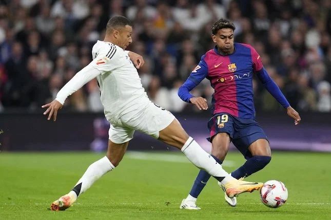 Drama El Clasico: Brace Kylian Mbappe Hancurkan Dominasi Barcelona di Camp Nou