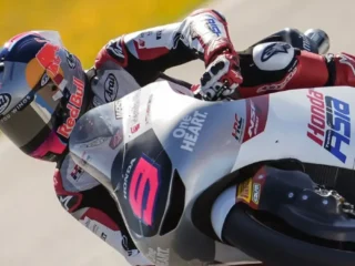 Drama Phillip Island: Veda Ega Pratama Kehilangan Pole Position Akibat Cuaca Buruk, Kini Bidik Kebangkitan di Sepang