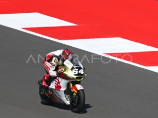 Drama Sepang: Mario Aji Amankan Tiket Q2 Moto2, Manuel Gonzalez Pimpin Sesi Practice