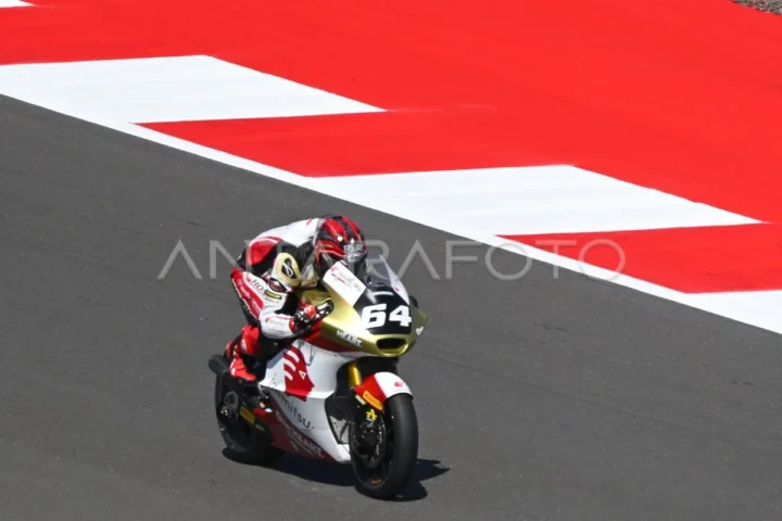 Drama Sepang: Mario Aji Amankan Tiket Q2 Moto2, Manuel Gonzalez Pimpin Sesi Practice