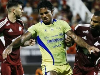 Drama Si Jalak Harupat: Gol Tunggal Julio Cesar Bawa Persib Bandung Taklukkan Perlawanan Sengit Persik Kediri