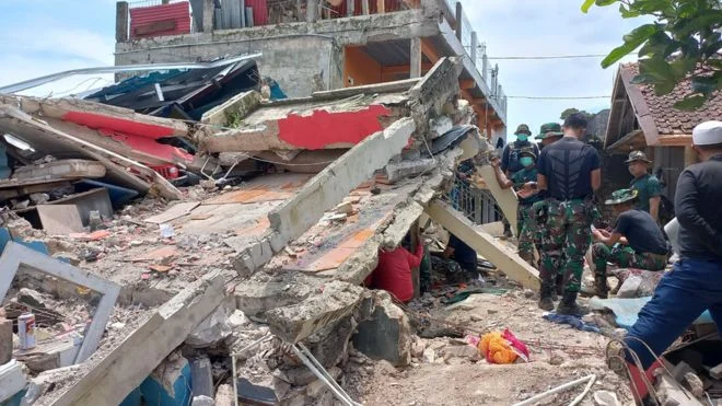 Dunia dalam Guncangan: Dari Tragedi Penembakan di New York hingga Bencana Alam yang Viral di Media Sosial